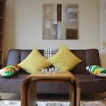 2 Bedroom Apartment Off Leith Walk Sleeps 5