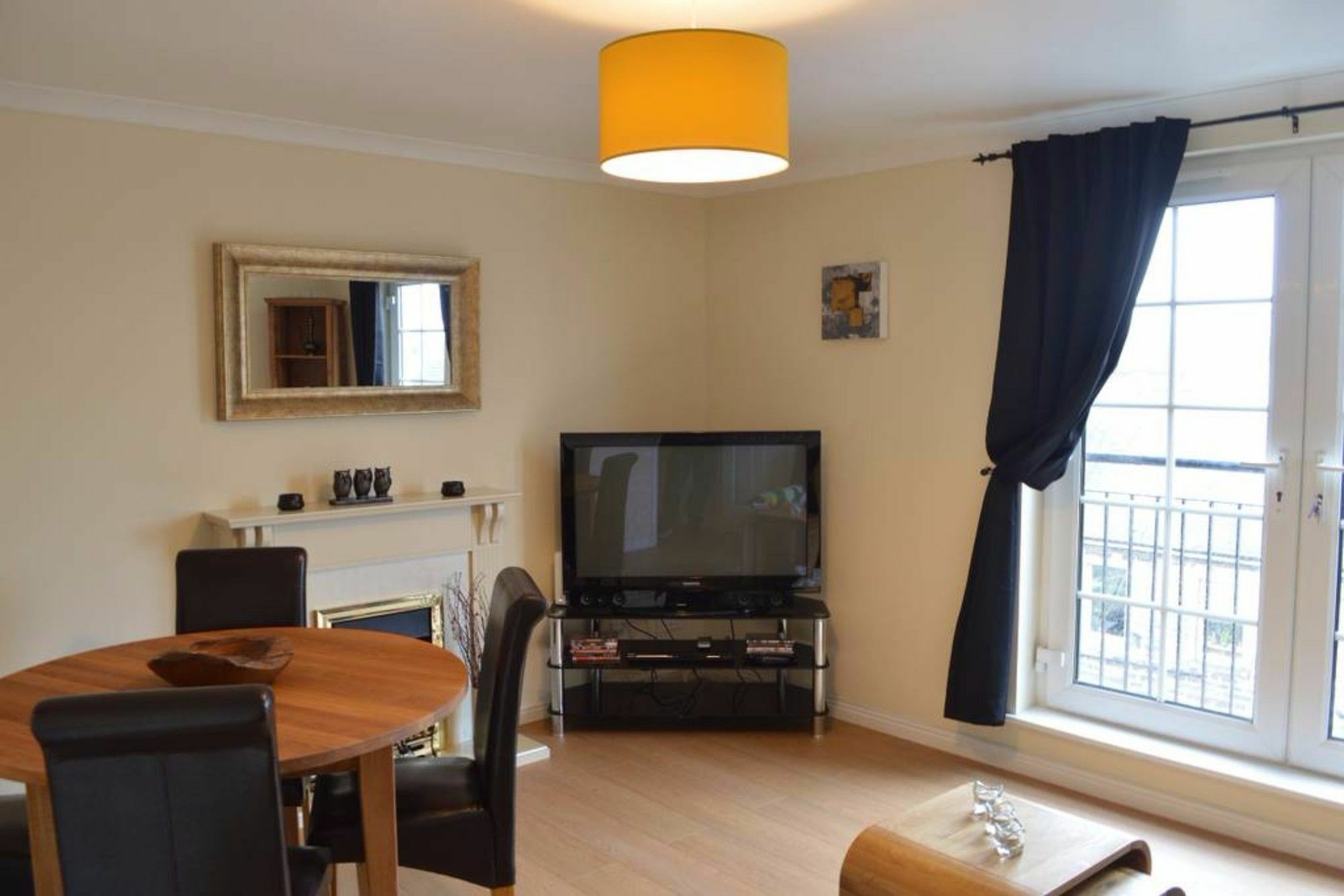 2 Bedroom Off Leith Walk Sleeps 5 * Edinburgh